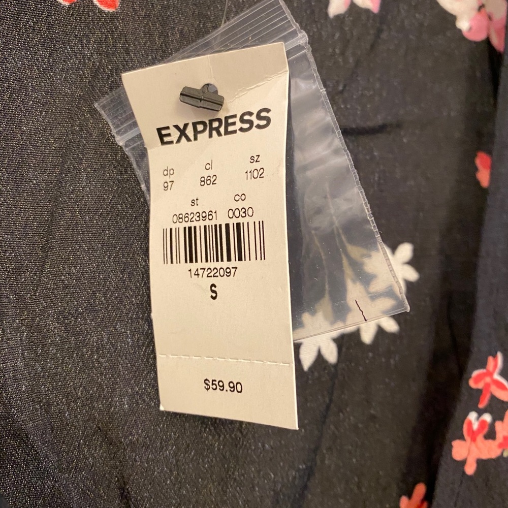Express cropped wrap top - Picture 2 of 6